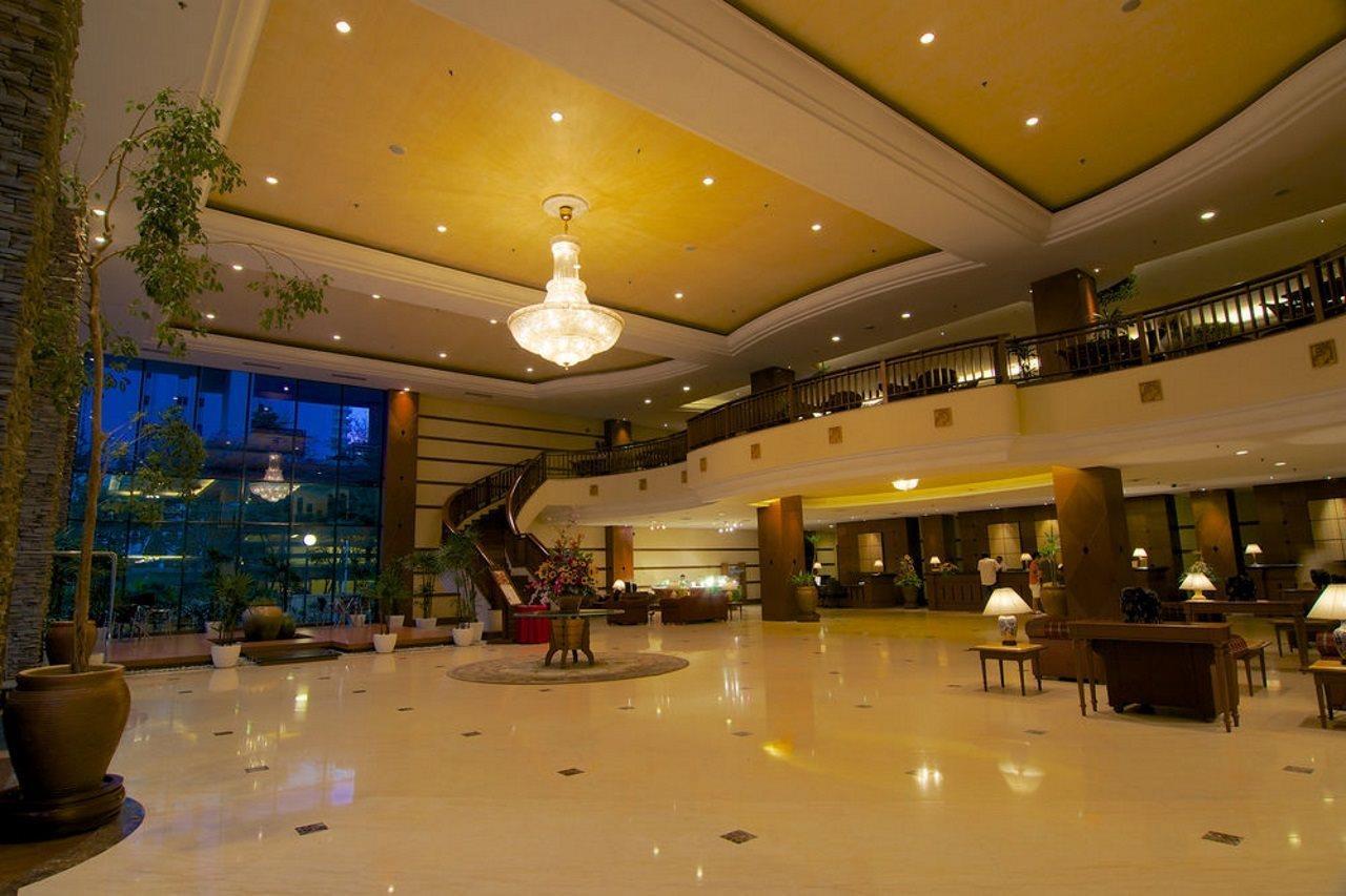 ザ ガーニー リゾート ホテル&レジデンス ジョージタウン エクステリア 写真 The lobby of the hotel