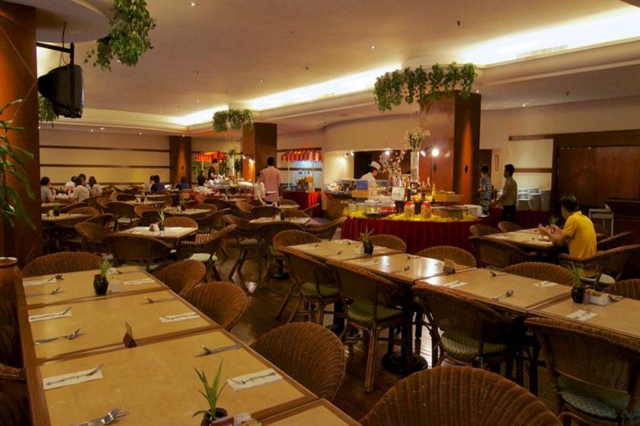 ザ ガーニー リゾート ホテル&レジデンス ジョージタウン エクステリア 写真 The interior of a restaurant in Kuala Lumpur, Malaysia